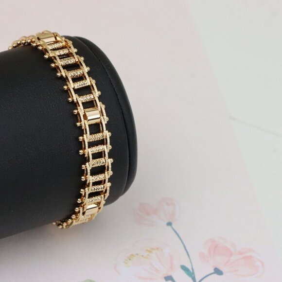 "Rose Gold Textured Link Chain Bracelet in Premium Brass Finish, XPBL0998 - Picture 7 of 12